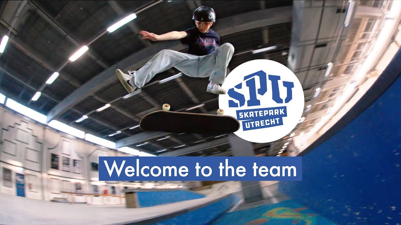 Stilstaand beeld uit de video: Morris komt bij het skateteam
